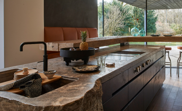 Dapur dengan sinki batu alami